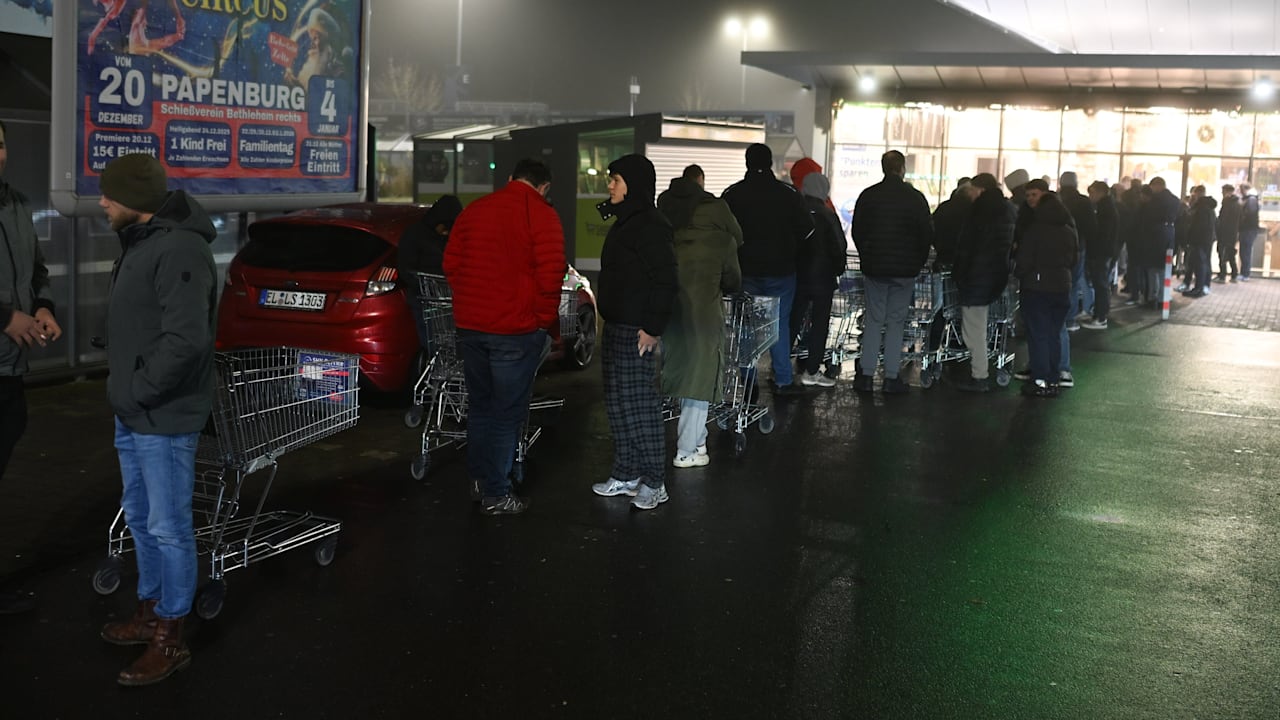 Einlasskontrolle eingeführt - Massenansturm auf Supermärkte wegen Böllern