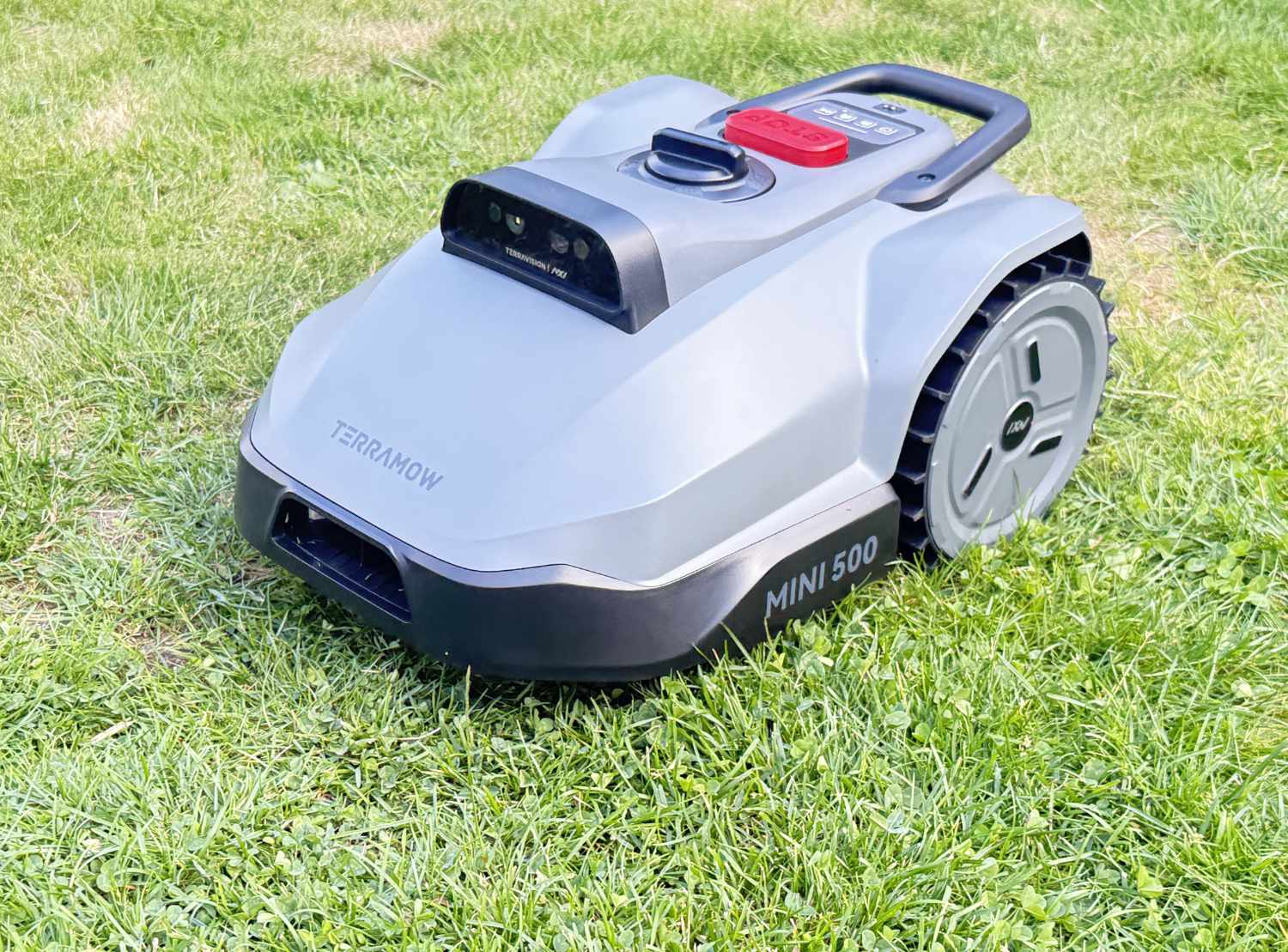 Kleiner Mähroboter für Stadtgärten: TerraMow Mini 500 im Test
